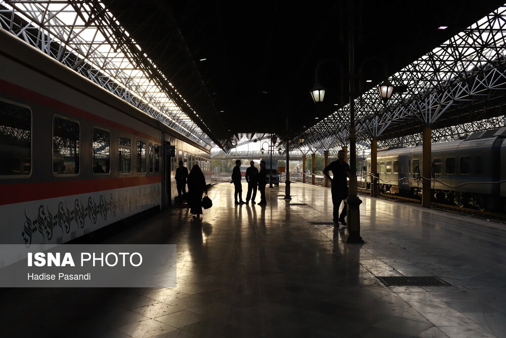 بررسی عوامل موثر بر ماندگاری زائر در مشهد؛ از جاذبههای گردشگری تا فرهنگ میزبانی