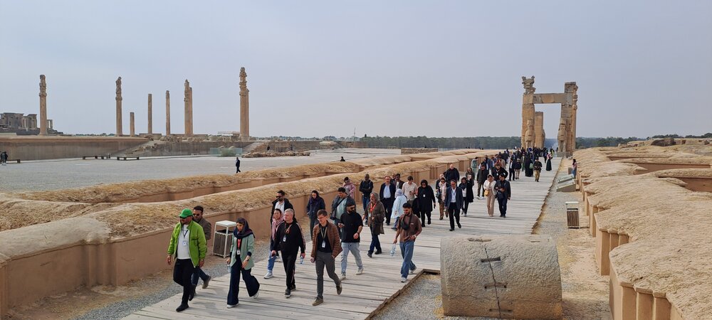 خارجی ها در تخت جمشید + عکس