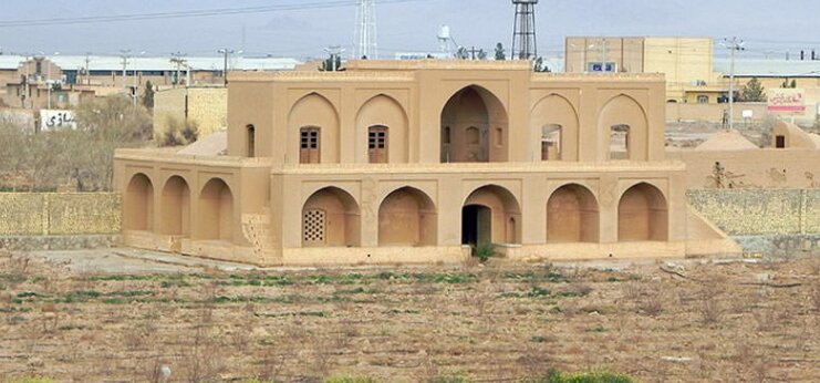 حتما از مجموعه حجت آباد اشکذر بازدید کنید