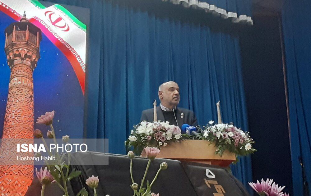 ایرانیان با خاک کیمیاگری کرده‌اند/ می‌خواهند ما را از تاریخ‌مان دور کنند