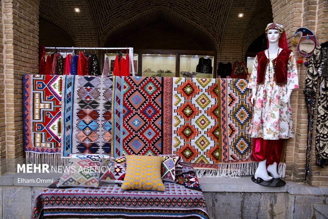 نبود مسیر صادراتی مانع بزرگ ورود صنایع دستی به بازارهای آسیای میانه