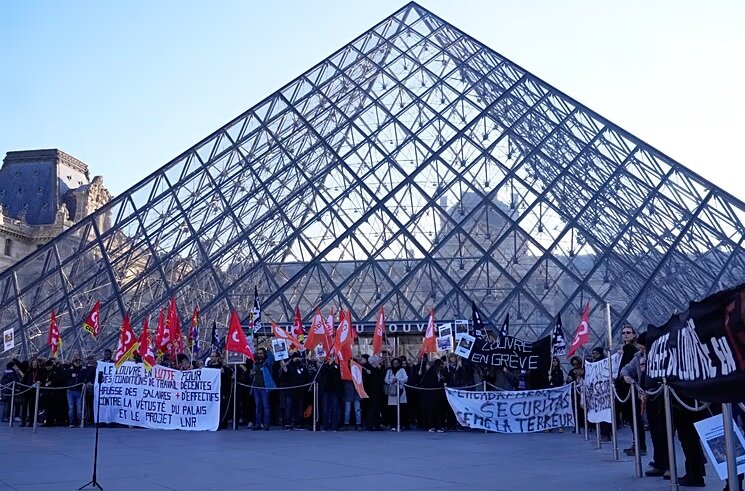 «لوور» تعطیل شد