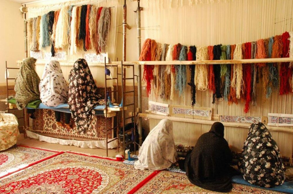 فرش افغان را در بازار تهران به نام فرش ایرانی می‌فروشند